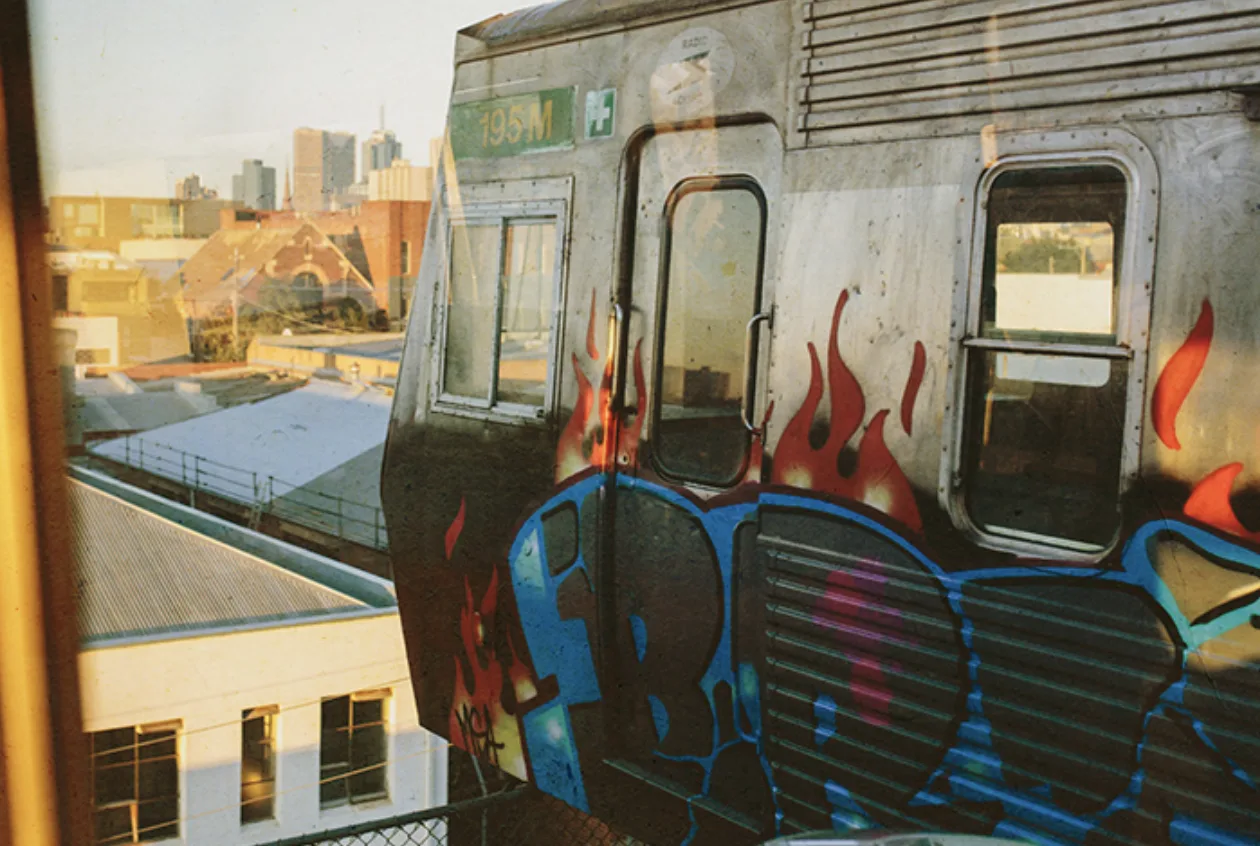 Easeys-to-dine-on-a-train-in-the-sky