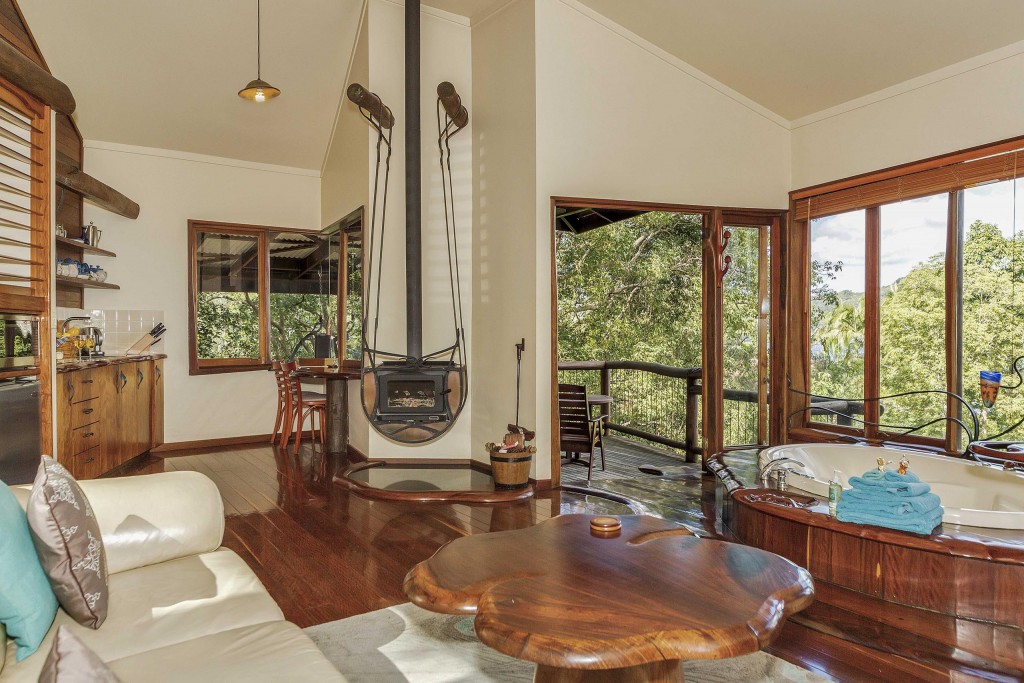 treehouses-secrets-on-lake