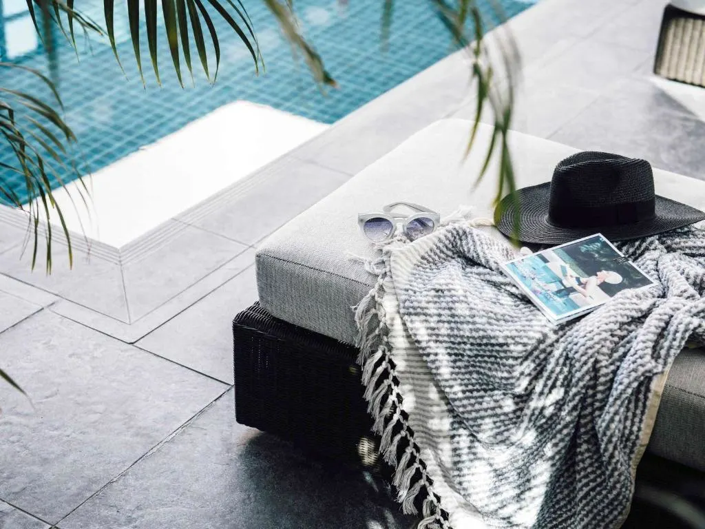 best-hotels-in-melbourne-with-pools