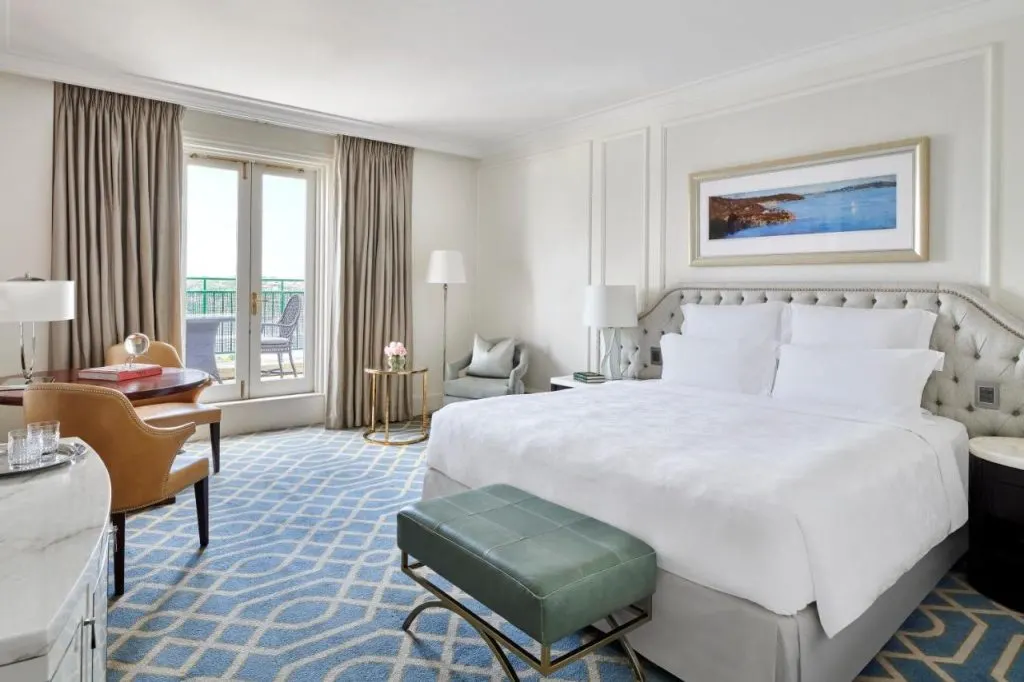 best-hotels-in-sydney-with-balcony