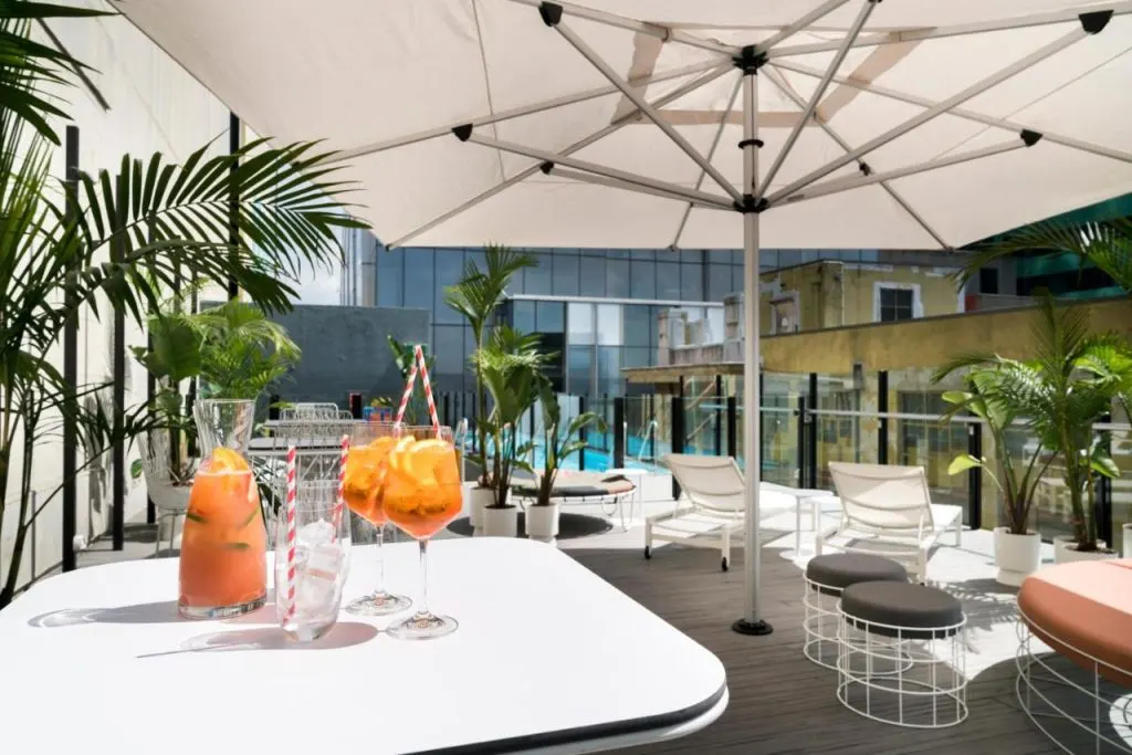hotel-with-pool-in-melb