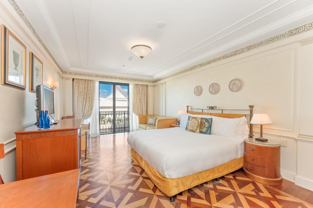 superior-king-room-versace
